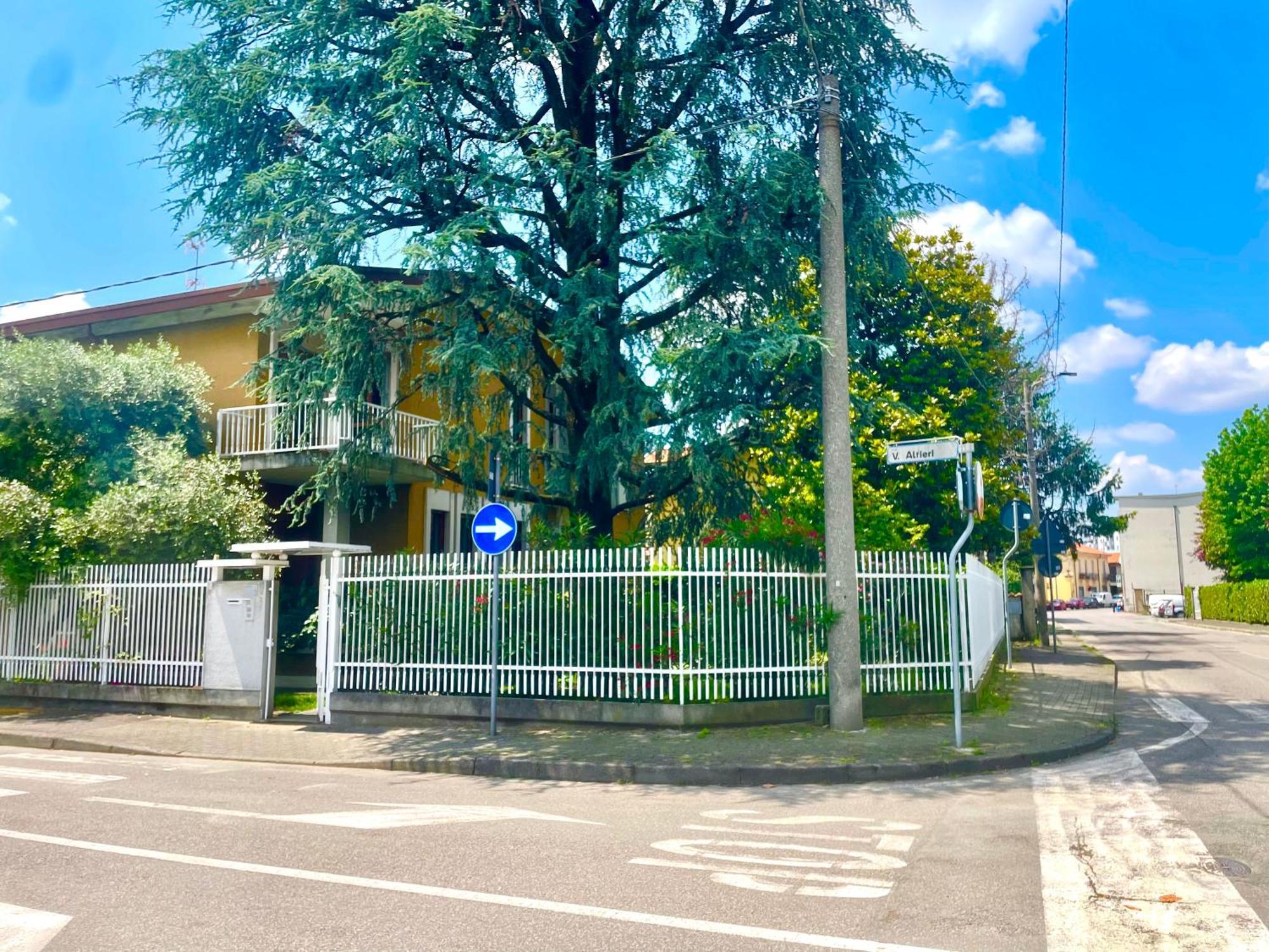 Muggiò Appartamento Tra Monza E Milano מראה חיצוני תמונה